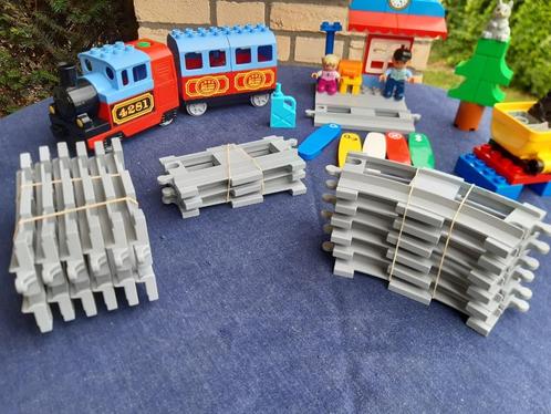Lego Duplo treinrail met trein en wagon etc, Kinderen en Baby's, Speelgoed | Duplo en Lego, Gebruikt, Duplo, Complete set, Ophalen of Verzenden