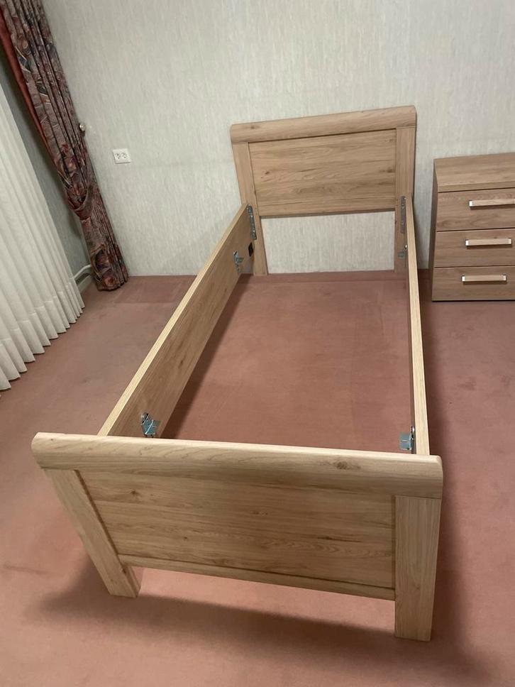Bedframe 210x90 - Eenpersoons met bijbhorend nachtkastje, Huis en Inrichting, Slaapkamer | Bedden, Gebruikt, Eenpersoons, 90 cm