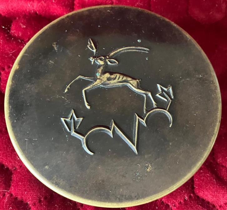 Bronzen snuifdoos met een springbok decoratie ca. 1920, Antiek en Kunst, Antiek | Koper en Brons, Brons, Verzenden