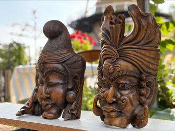 Set houten maskers 50 cm hoog beschikbaar voor biedingen