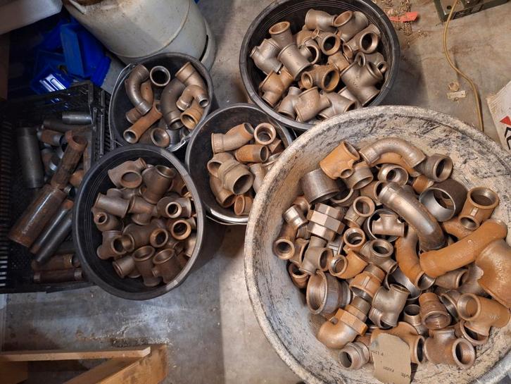 Fitwerk, draadfittingen, koppelingen, restpartij, Doe-het-zelf en Verbouw, Metalen, Zo goed als nieuw, Ophalen of Verzenden