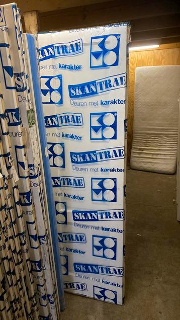 Verschillende opdek paneeldeuren 63x211.5 cm beschikbaar voor biedingen