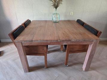 teakhouten eettafel en stoelen  beschikbaar voor biedingen
