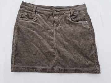 Mini rokje. Maat 38. Nieuwstaat. Kort rokje. Taupe. beschikbaar voor biedingen