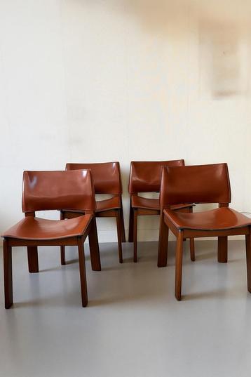 Afra & Tobia Scarpa leren stoelen beschikbaar voor biedingen
