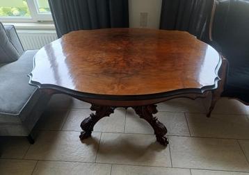 Antieke massief houten eettafel beschikbaar voor biedingen