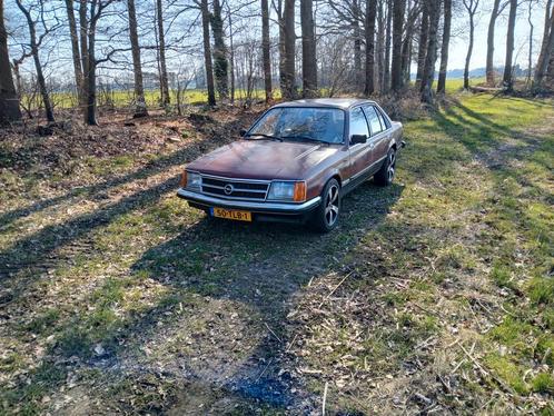 opel commodore S 2.5 6 cilinder, Auto's, Oldtimers, Particulier, Opel, Benzine, Sedan, Handgeschakeld, Rood, Overige kleuren, Stof