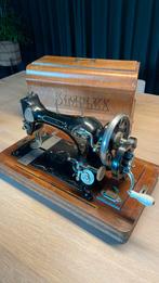 Antieke simplex hand naaimachine in houten koffer, Ophalen