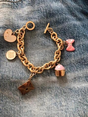 Goudkleurige armband met bedels | Dikke schakel | Zeer mooi beschikbaar voor biedingen