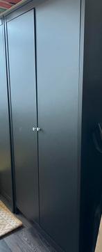 Zwarte kleding kast, Huis en Inrichting, Kasten | Roldeurkasten en Archiefkasten, Ophalen, Zo goed als nieuw, 50 tot 75 cm, 150 tot 200 cm