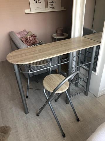 Hoge tafel met 2 krukken