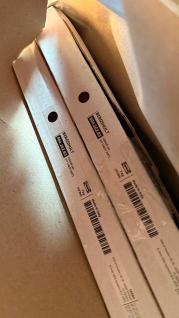 2x IKEA BERGSHULT shelves + 4x RAMSHULT brackets (NEW) beschikbaar voor biedingen