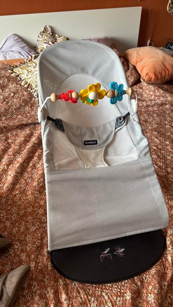 Babybjörn Wipstoel + Meyco Hoes  + speeltje, Kinderen en Baby's, Wipstoeltjes, Zo goed als nieuw, Wipstoel, Overige merken, Met gordel(s) of riempje(s)