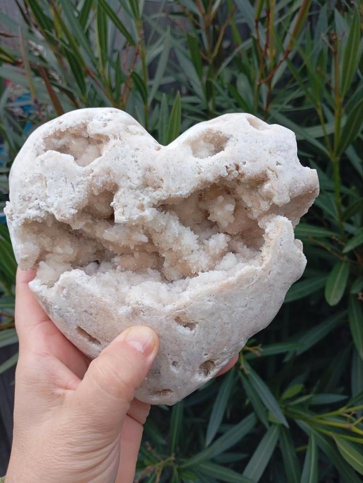 Prachtige Druzy Agaat Hart op Standaard, Verzamelen, Mineralen en Fossielen, Mineraal, Ophalen of Verzenden