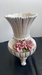 Brocante vaas gedecoreerd met bloemen, Ophalen of Verzenden