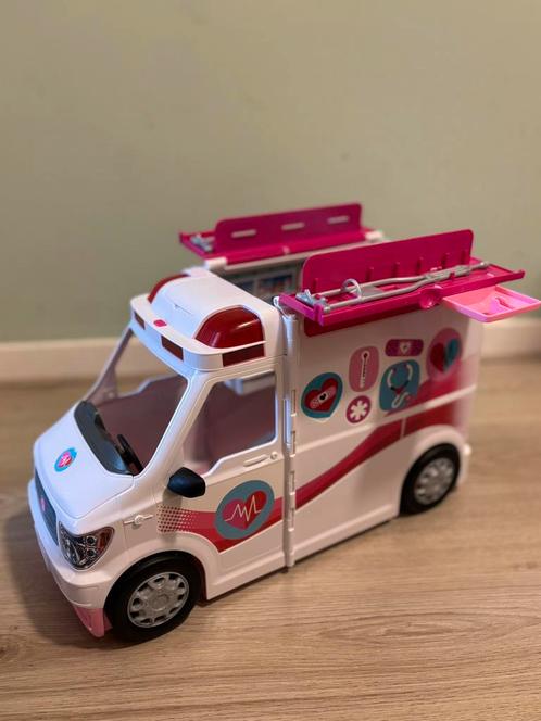 Barbie ambulance ziekenauto 2-in-1 kliniek licht & geluid, Kinderen en Baby's, Speelgoed | Speelgoedvoertuigen, Gebruikt, Ophalen of Verzenden