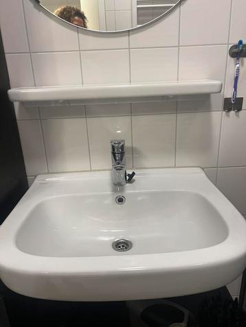 Keramische wastafel (Gebrit) beschikbaar voor biedingen