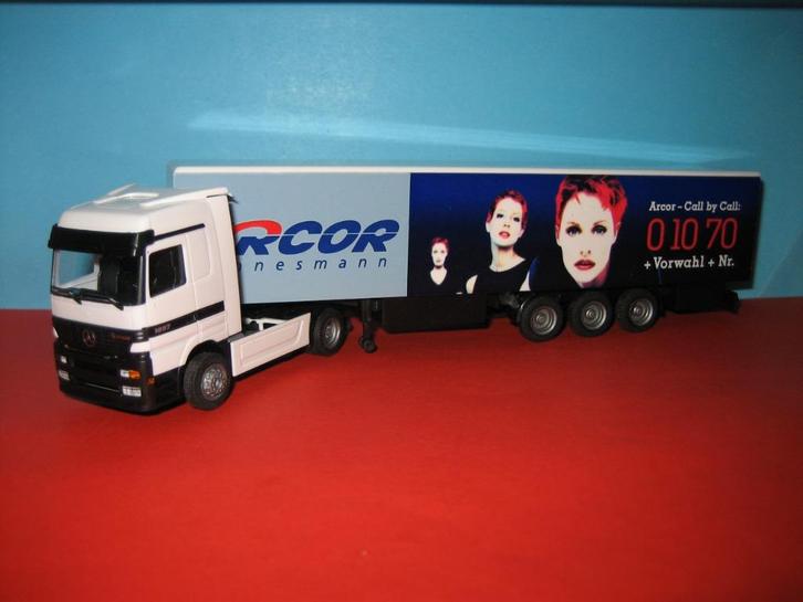 Arcor-Mannesmann  MERCEDES 1857 met oplegger  Herpa/Albedo, Hobby en Vrije tijd, Modelauto's | 1:87, Zo goed als nieuw, Bus of Vrachtwagen