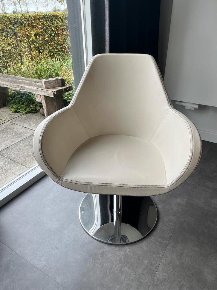 Witte Design Stoel met Chromen Voet, Huis en Inrichting, Stoelen, Zo goed als nieuw, Eén, Leer, Wit, Ophalen of Verzenden