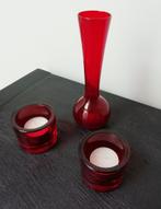 Glazen vaasje met 2 glazen theelichthouders rood., Huis en Inrichting, Woonaccessoires | Vazen, Minder dan 50 cm, Glas, Ophalen of Verzenden