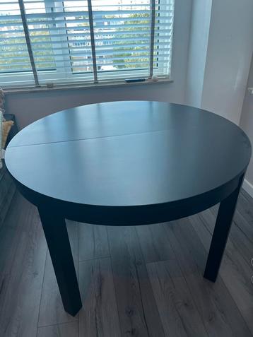 Uitschuifbare Eettafel beschikbaar voor biedingen
