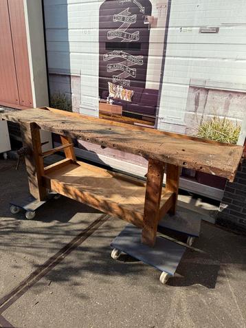 Oude Houten Timmerwerkbank beschikbaar voor biedingen