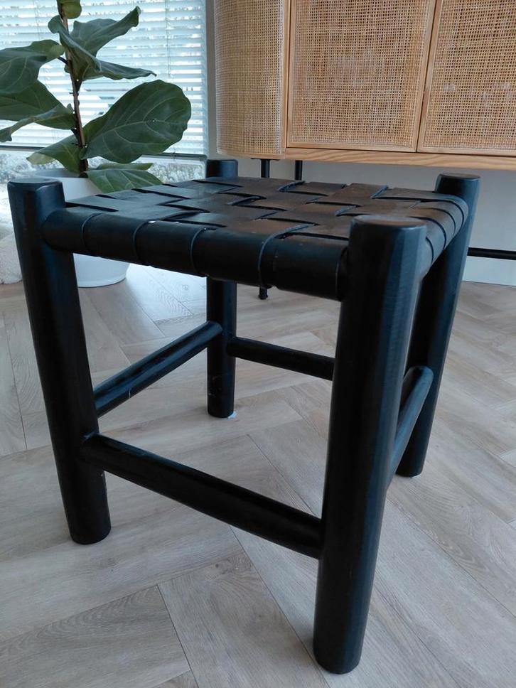 Zwarte leren kruk, Huis en Inrichting, Stoelen, Gebruikt, Eén, Hout, Leer, Zwart, Ophalen