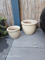 Twee stenen keramieke bloempotten, Tuin en Terras, Bloempotten, Steen, Rond, Ophalen of Verzenden, Zo goed als nieuw