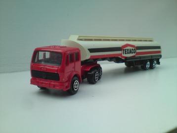 Majorette Mercedes Texaco tanktrailer. ongeveer 1/87 model beschikbaar voor biedingen