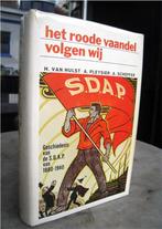 Hulst, H, van e.a. - Het roode vaandel volgen wij (1969), Ophalen of Verzenden, Zo goed als nieuw, Maatschappij en Samenleving