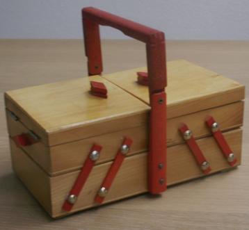 Vintage houten kinder naaibox naaidoos uitklapbaar beschikbaar voor biedingen