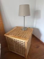 Twee stevige houten nachtkastjes met geventileerd roosteront, Ophalen, 55 tot 70 cm, Zo goed als nieuw, 45 tot 65 cm