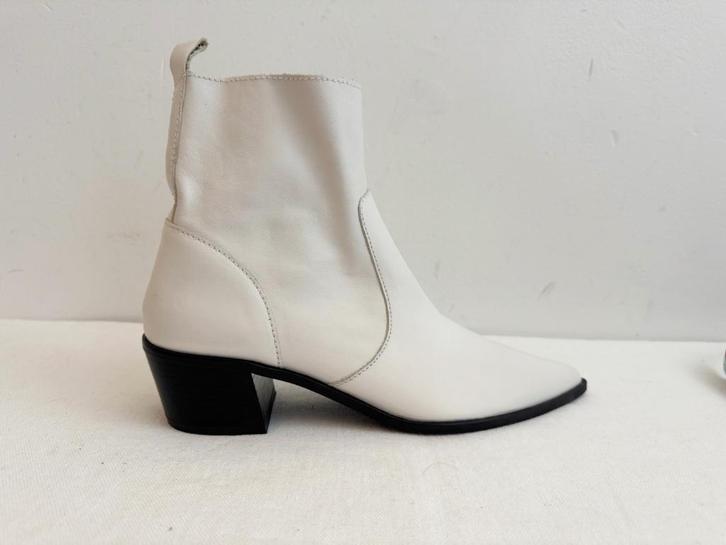 Zara witte leren laarsjes 39, Kleding | Dames, Schoenen, Zo goed als nieuw, Wit, Ophalen of Verzenden