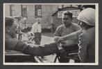 freudige Begrussung auf dem Wege zu einer Rundgebung, Verzenden, Landmacht, Duitsland, Foto of Poster