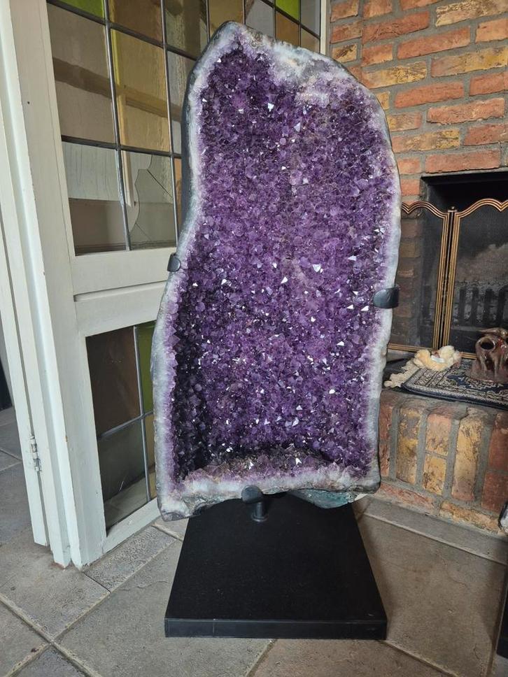 Amethist Geode met Kwarts op Standaard - Diep Paars, Verzamelen, Mineralen en Fossielen, Ophalen
