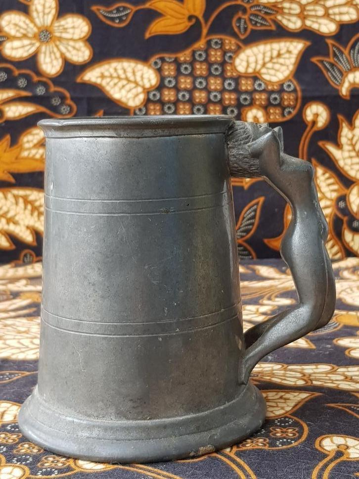 Mooie oude Engelse tinnen beker met naakte vrouw 12,7 cm., Antiek en Kunst, Antiek | Tin, Ophalen of Verzenden