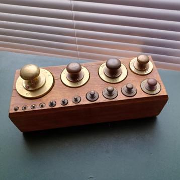 Prachtig en compleet 16 delig gewichtenblok beschikbaar voor biedingen