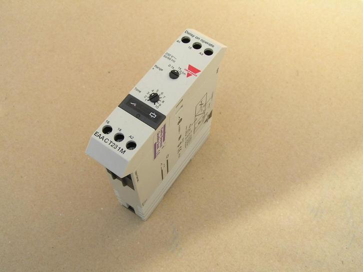 Timer tijdrelais Carlo Gavazzi EAA CT231M 24V DC / 230 V AC, Hobby en Vrije tijd, Elektronica-componenten, Gebruikt, Ophalen of Verzenden