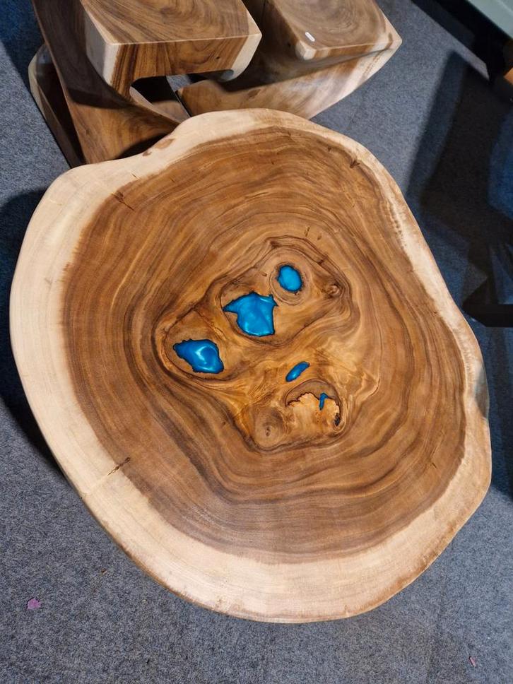 Suar boomstam blad salontafel met epoxy turquoise . 90/97cm, Huis en Inrichting, Tafels | Salontafels, Nieuw, Minder dan 50 cm