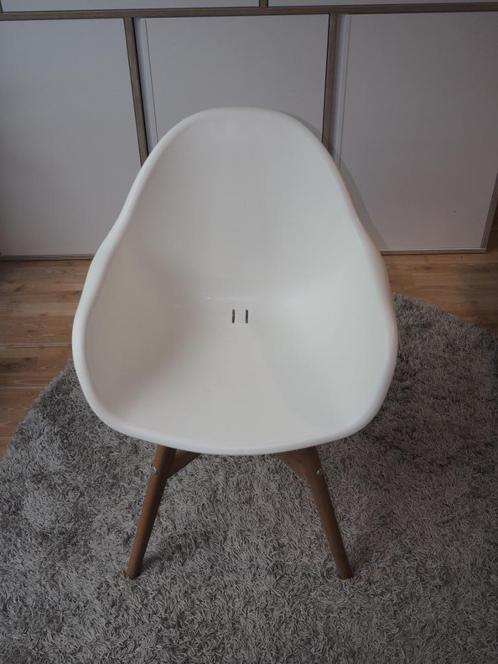 IKEA Stoelen met Armleuningen (Set van 2) - Zeldzaam Model, Huis en Inrichting, Stoelen, Zo goed als nieuw, Twee, Hout, Kunststof
