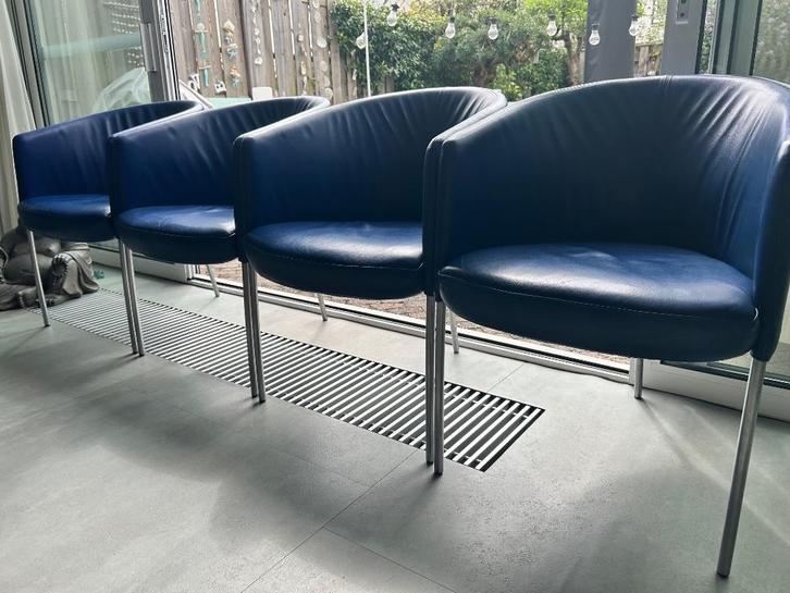 4 lederen eettafel stoelen Artifort Megan kobaltblauw, Huis en Inrichting, Stoelen, Gebruikt, Vier, Leer, Metaal, Blauw, Ophalen