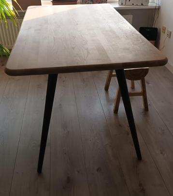 Prachtige eetkamertafel eikenhout beschikbaar voor biedingen