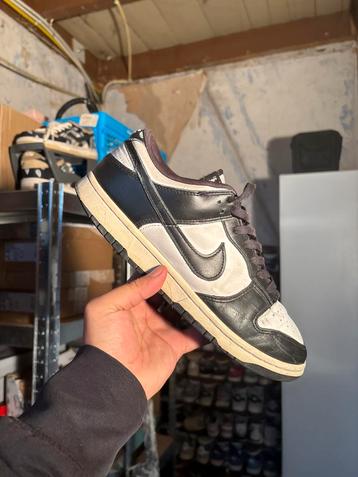 Nike Dunk Low Panda 42.5 beschikbaar voor biedingen