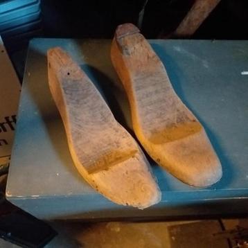 Gratis antieke schoenleest  beschikbaar voor biedingen