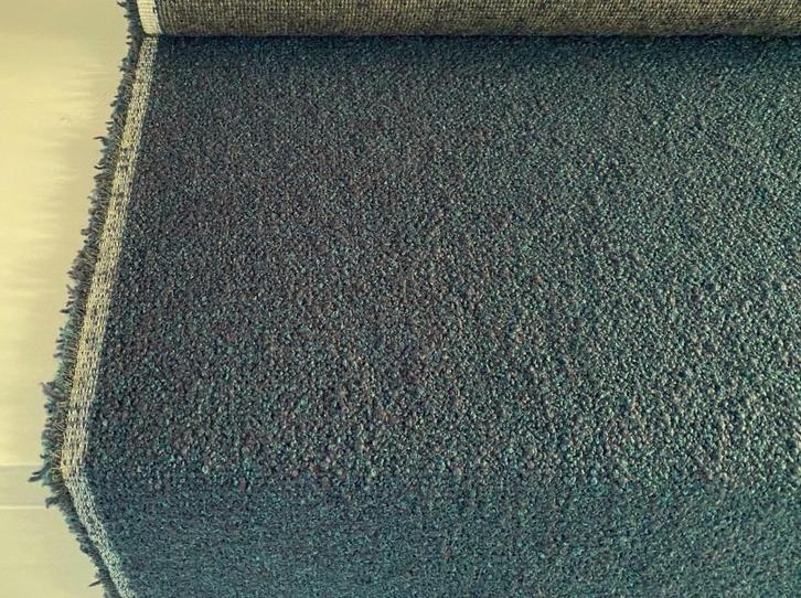 De Ploeg Serra; blauw; bouclé meubelstof; max. 3 meter, Hobby en Vrije tijd, Stoffen en Lappen, Nieuw, Overige materialen, 120 cm of meer