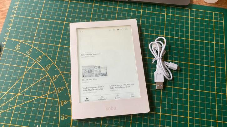 Kobo Aura HD, zgan, met oplaadkabel, Computers en Software, E-readers, Zo goed als nieuw, 7 inch, 4 GB of minder, Touchscreen