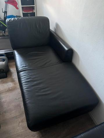 Leren sofa met poef beschikbaar voor biedingen