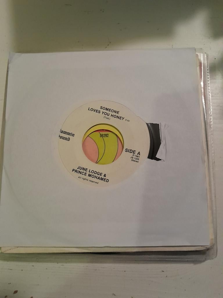 June lodge 7inch someone loves you honey, Ophalen of Verzenden, Zo goed als nieuw, Pop