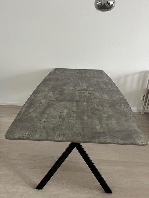 Betonlook tafel 190cm met zwarte spinpoten, Huis en Inrichting, Tafels | Eettafels, Zo goed als nieuw, 50 tot 100 cm, 200 cm of meer
