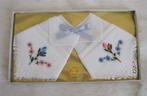 Twee fraaie zakdoekjes, bloemetjes en kant, Antiek en Kunst, Ophalen of Verzenden